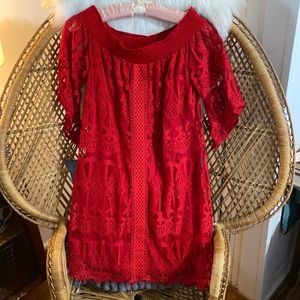 Beautiful shoulder-less dress.